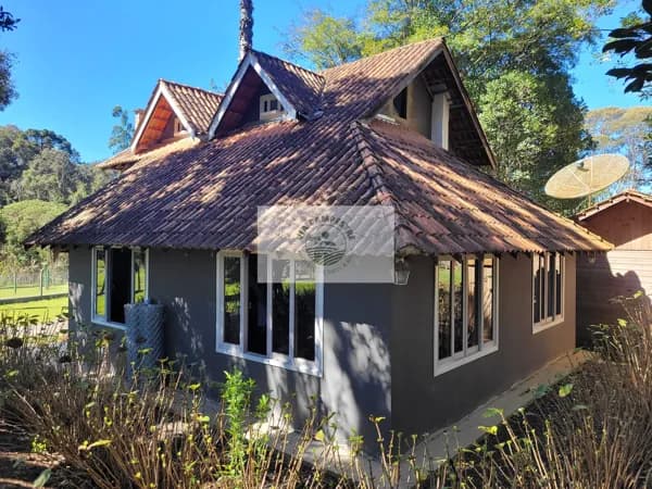 Sítio em Avenquinha, com uma linda casa com 3 quartos, terreno 9.000 m² escriturado
