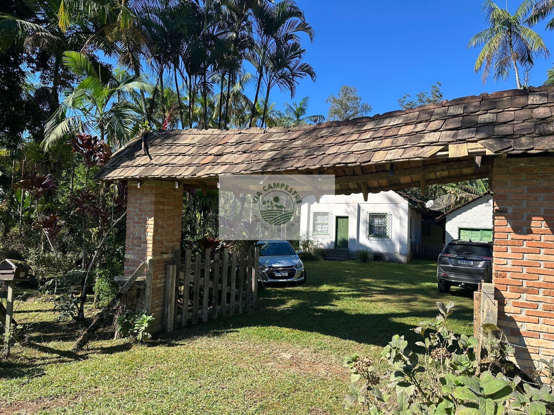 Sítio com 30.600 m2, na Estrada da Tromba, com casa antiga, area de festa, riacho