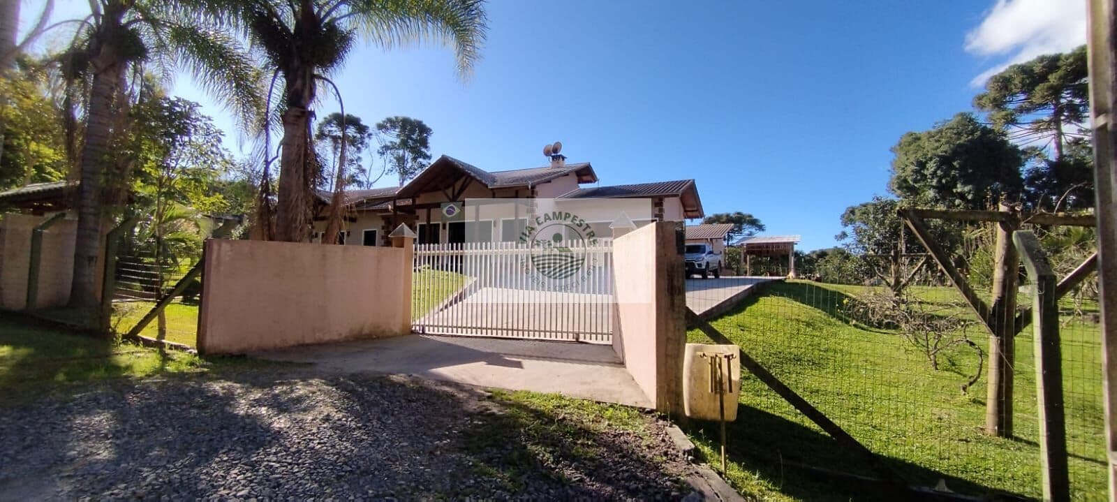 Excelente residência em Campo Alegre, 4 dormitórios, averbada, terreno com 3.216,00 m², aceita troca