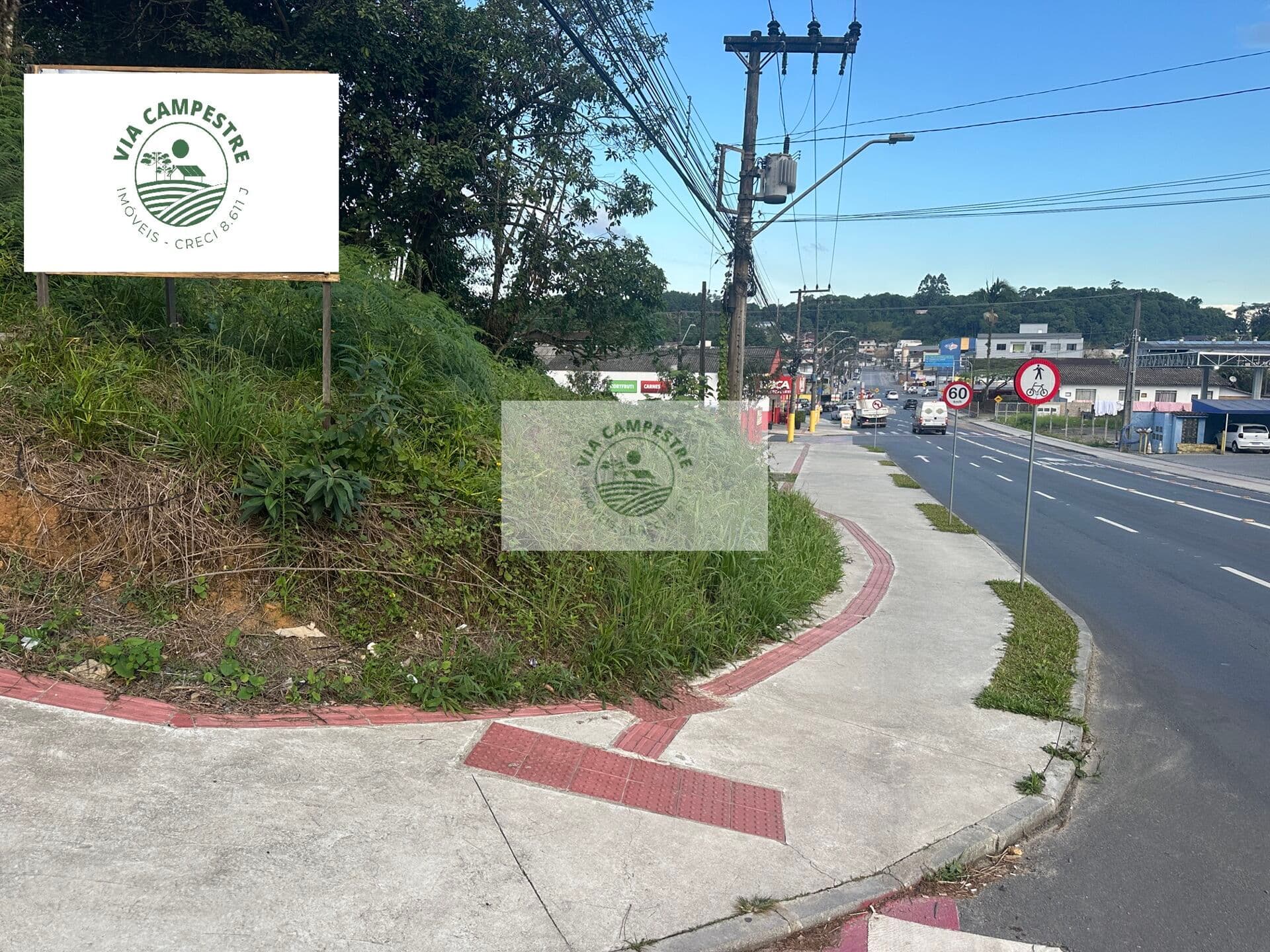 Terreno comercial de esquina com 2.124 m², de frente para a Rua Santa Catarina, escriturado
