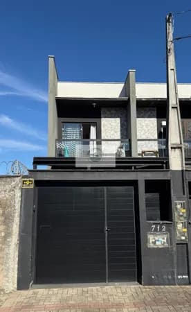 Sobrado Geminado no bairro Iririú