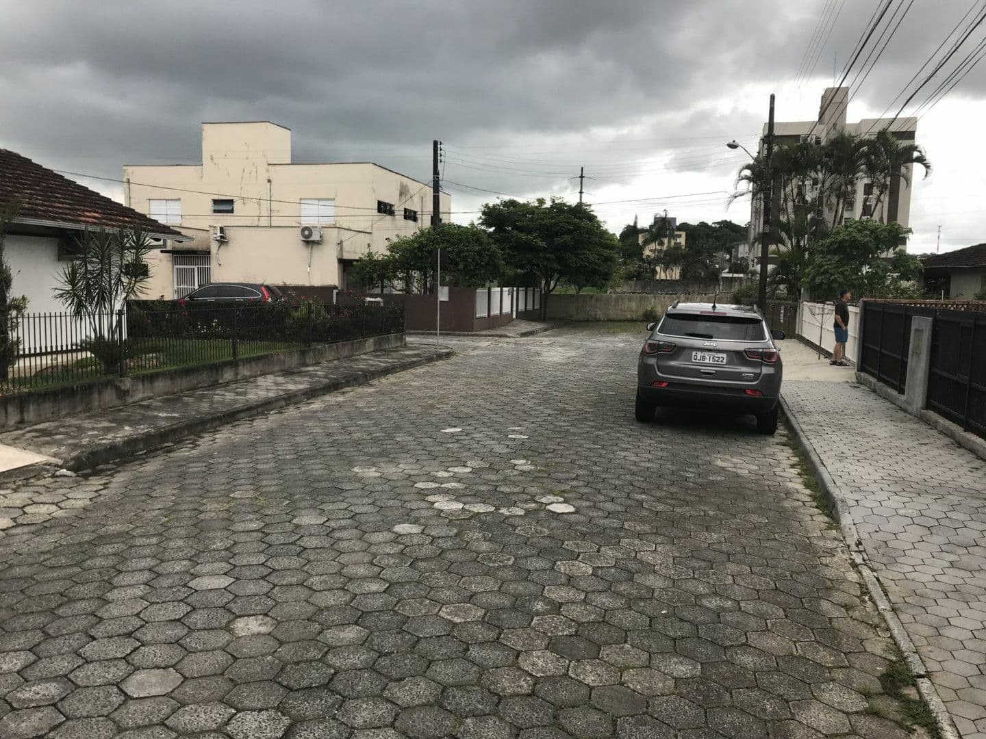Residencia averbada no Bom Retiro, 4 dormitorios, pode ser financiada