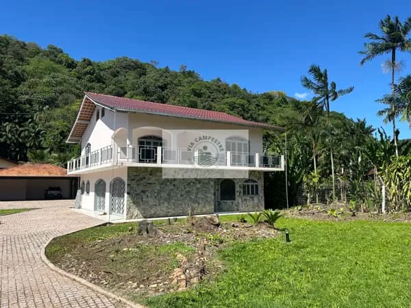 Sobrado com suite e mais 2 quartos, terreno amplo, de frente para o asfalto, piscina, 5 vagas de garagens