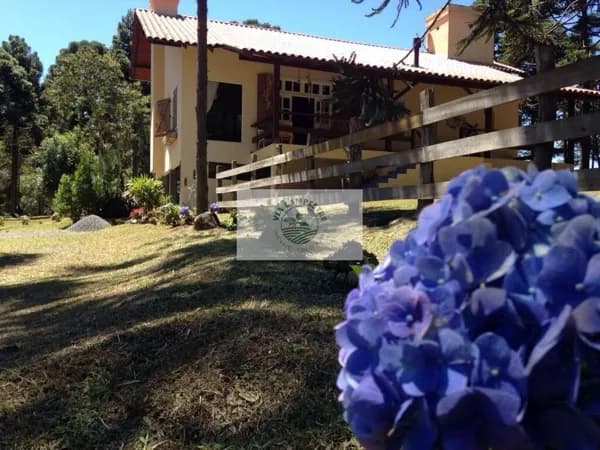Sítio com excelente residencia e mais 3 chalés semi-novos, terreno de 30.000 m²