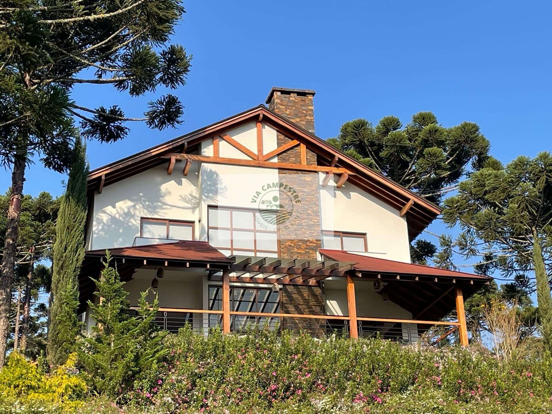 Casa de Campo no Condominio Trilha dos Carroções, 4 suítes, com uma vista espetacular, alto padrão