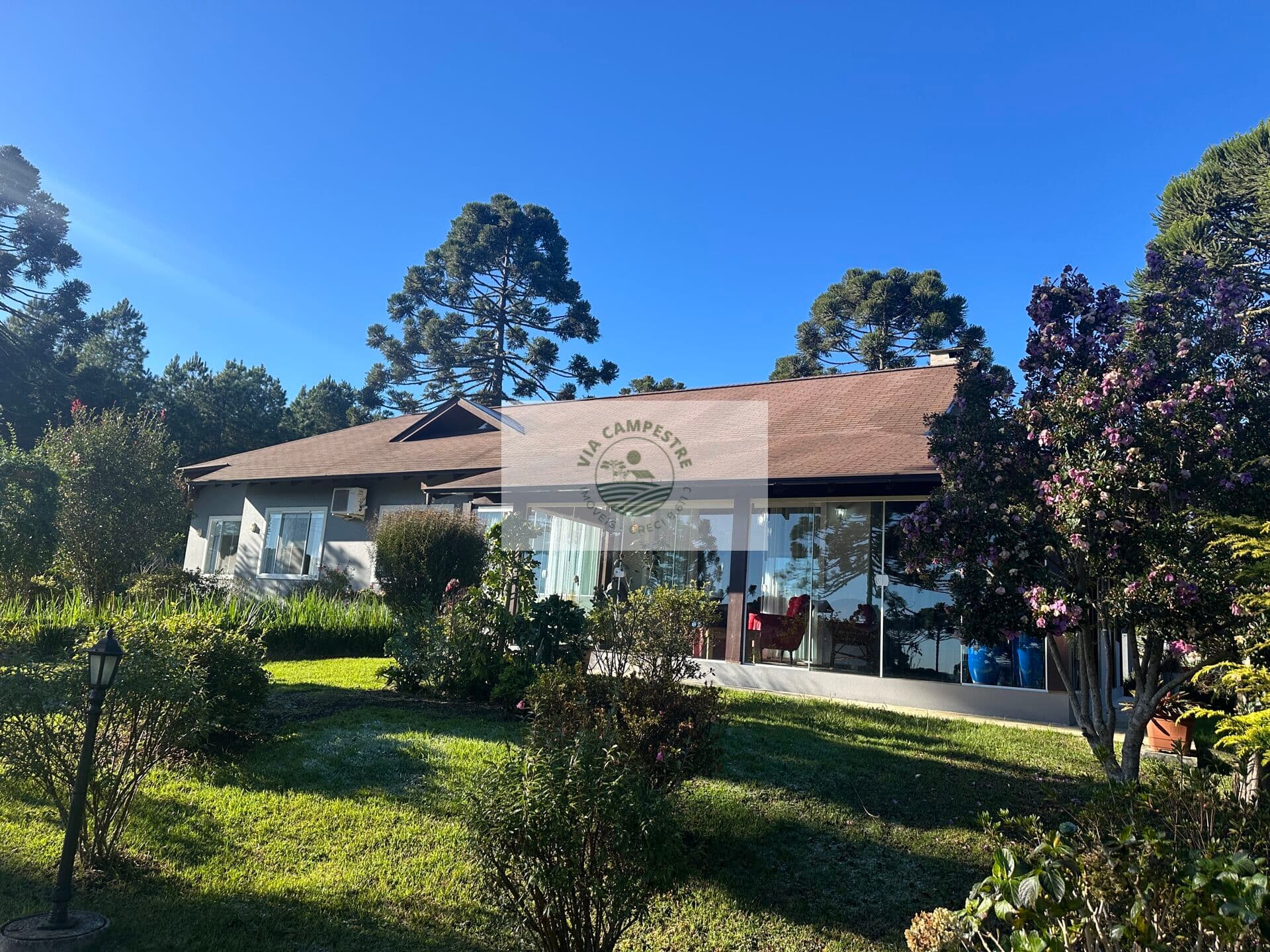 Casa de campo no Condominio Trilha dos Carroções, em Campo Alegre, com 4 dormitorios, simplesmente espetacular
