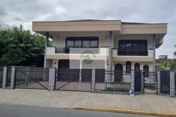 Sobrado na região central de Pirabeiraba com 3 dormitorios e mais outro sobrado com 2 dormitorios no mesmo terreno