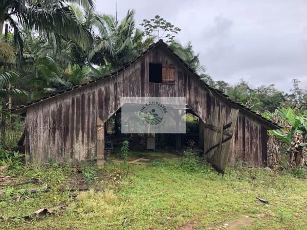 Sítio na Estrada do Pico, escriturado, 105.848 m², com rios e ranchos