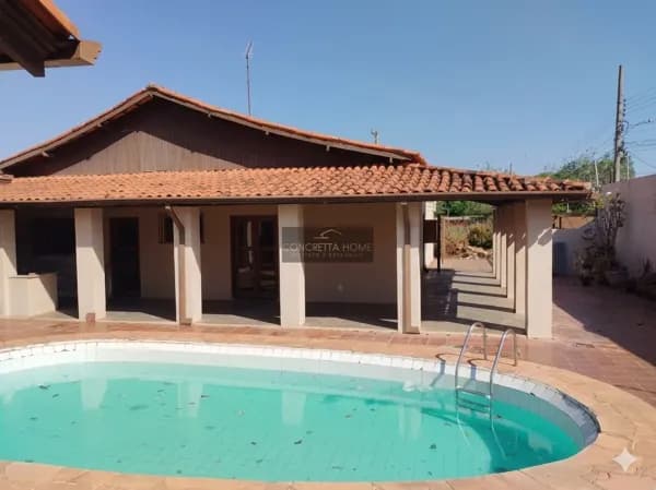Casa térrea grande com espaço de quintal generoso no Bairro Boa Esperança - Cuiabá/MT