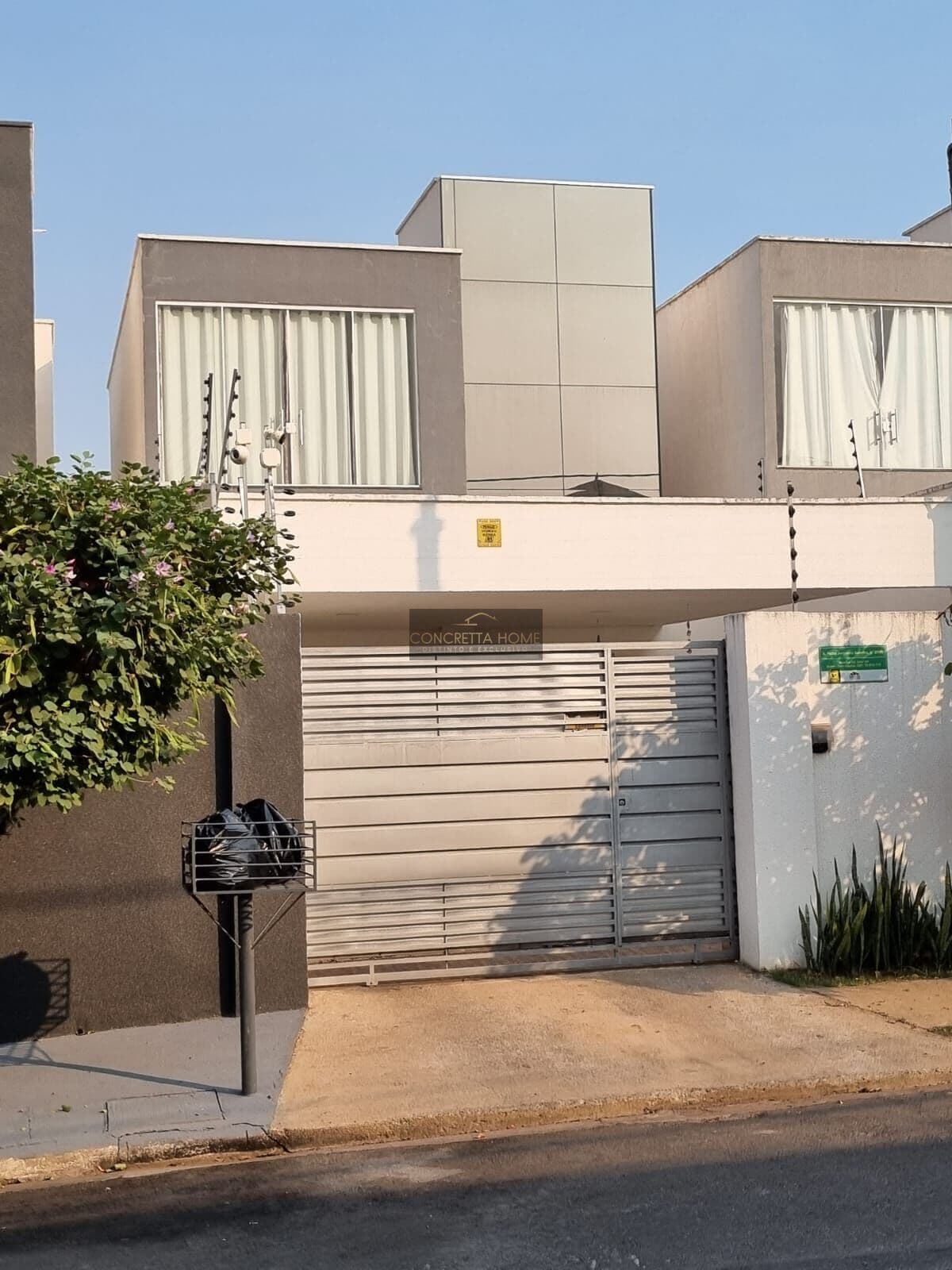 Sobrado Sofisticado 3 quartos sendo 3 suíte (1 suíte no térreo) 2 vagas de garagem - Dom Aquino