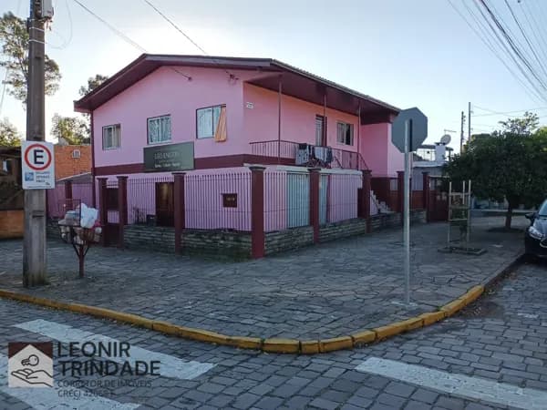 Casa de 2 pavimentos com Sala comercial e 3 dormitórios