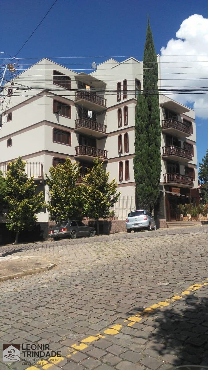 Apartamento com 3 dormitórios sendo um dependência de empregada, 2 banheiros, garagem fechada, no Santa Catarina, Caxias do Sul, RS