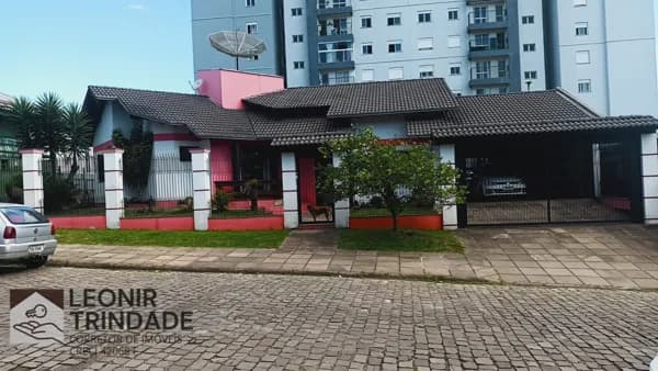 Casa de Alvenaria com 2 lotes no Bairro Nossa Sra de Fátima, Caxias do Sul, RS
