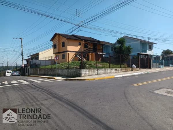 Casa com 2 moradias, no Bairro São Caetano, Caxias do Sul, RS.