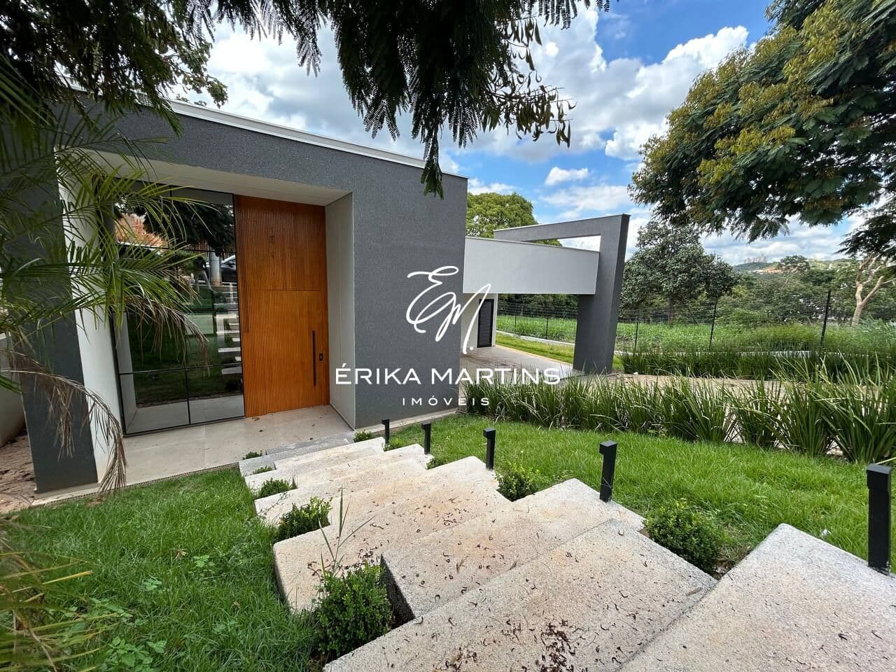 Casa Novíssima no Condomínio Vitória Golf – Lagoa Santa 4 quartos sendo 2 suite com closet e banheira