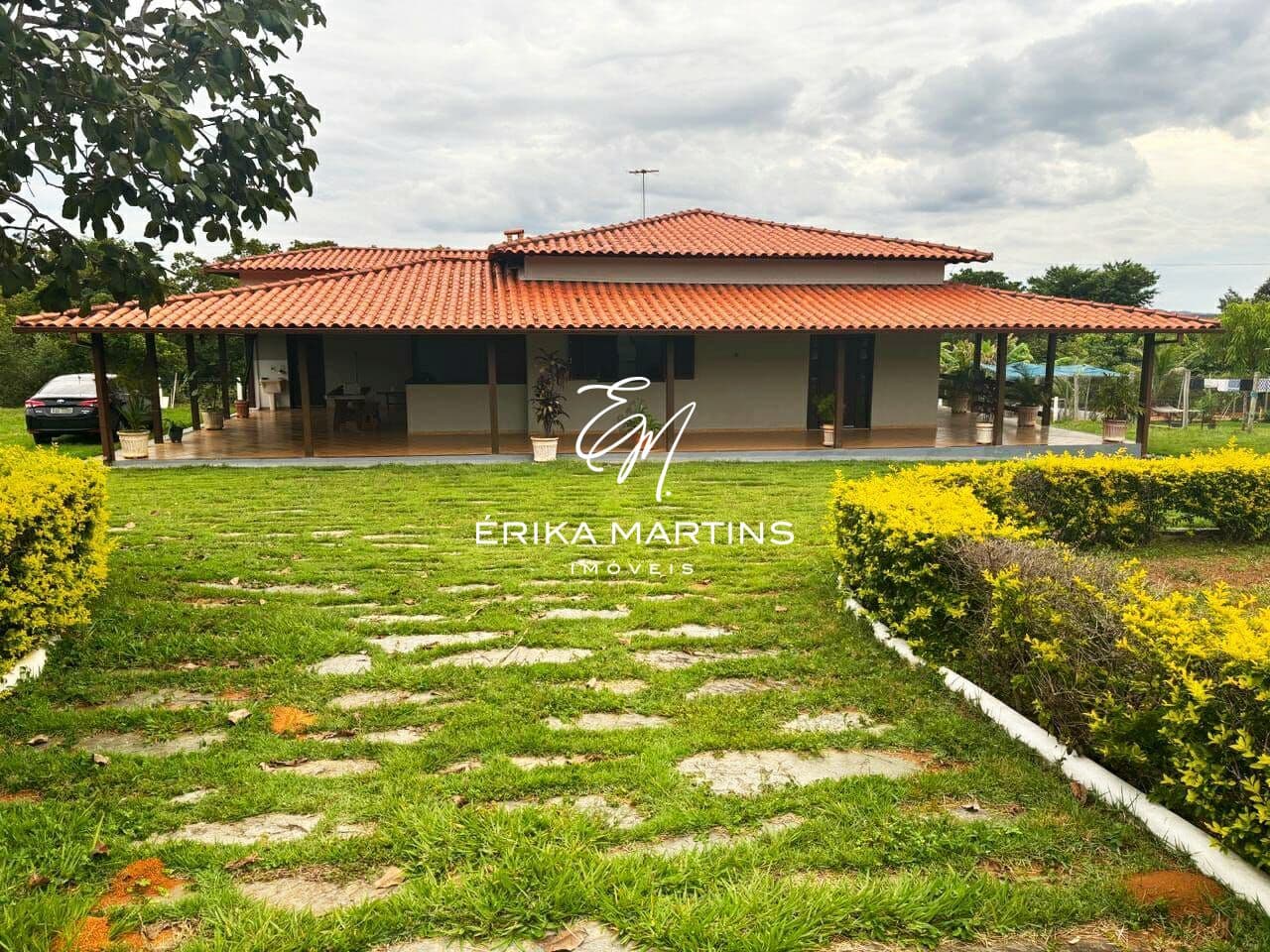 SÍTIO 3 QUARTOS SENDO UMA SUÍTE CONDOMÍNIO VILLA MONTE VERDE - JABOTICATUBAS/MG