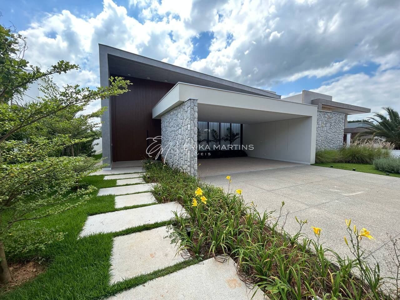 Casa de Alto Padrão no Condomínio Victoria Golf 4 quartos sendo 4 suite