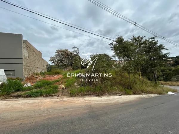 Lote de esquina com 525 m² ZR2 pronto para construir no bairro Riviera
