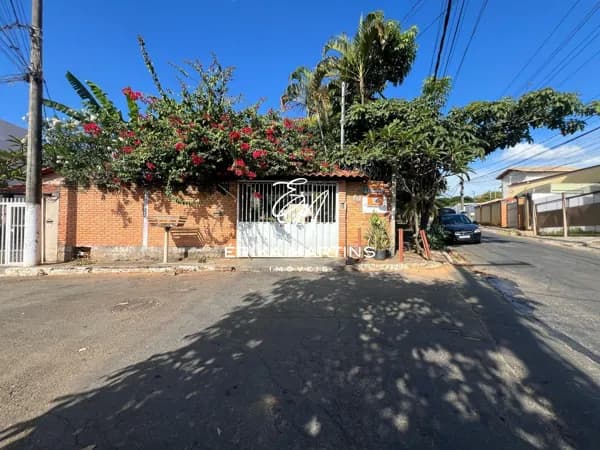 Casa com 11 quartos no bairro Varzea