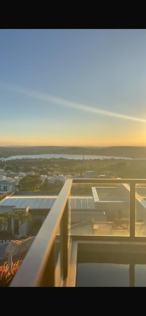 Casa 4 suites com vista para a Lagoa no Condomínio Boulevard