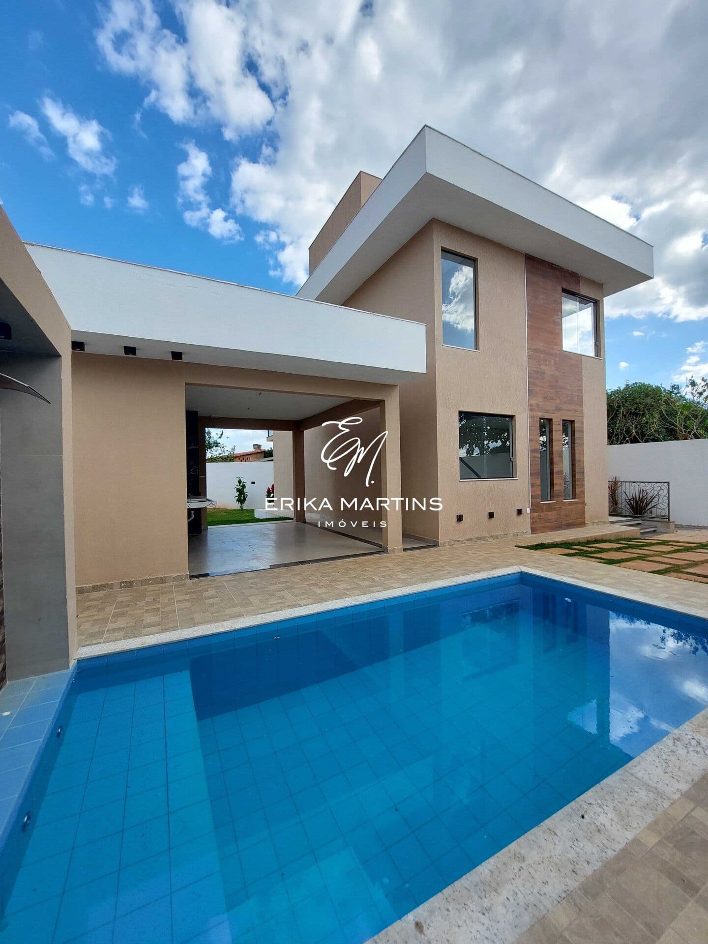 CASA 4 QUARTOS SENDO 2 SUÍTES NO VARZEA - LAGOA SANTA/MG