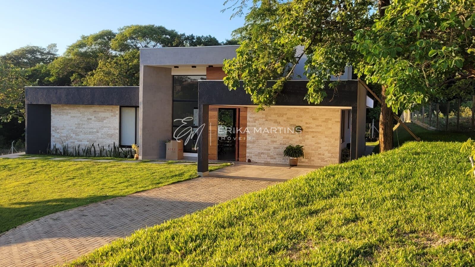 Casa 4 quartos, sendo 1 suíte master e 2 semi-suítes Condominio Real Monte Ville