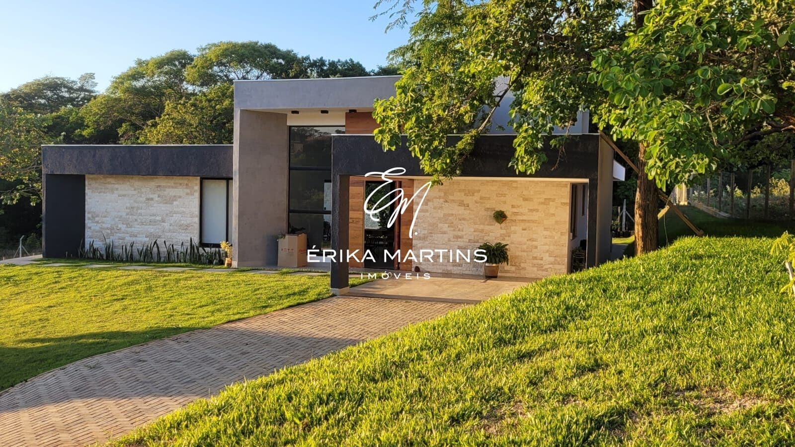 Casa 4 quartos, sendo 1 suíte master e 2 semi-suítes Condominio Real Monte Ville