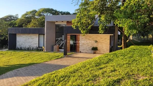 Casa 4 quartos, sendo 1 suíte master e 2 semi-suítes Condominio Real Monte Ville