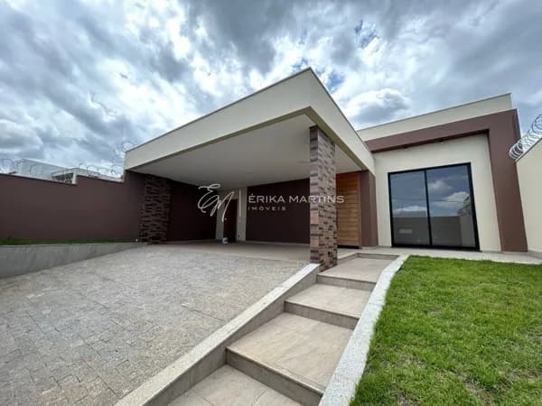 CASA LINEAR – 3 sendo 1 suite, Marcenaria completa, Bairro Vila dos Ipês