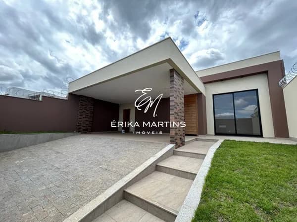 CASA LINEAR – 3 sendo 1 suite, Marcenaria completa, Bairro Vila dos Ipês