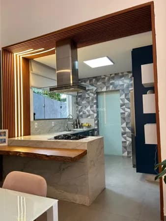 CASA 3 QUARTOS SENDO 1 SUITE E UM ESCRITORIO, OPÇÃO DE CONSTRUÇÃO SEGUNDO ANDAR, BAIRRO PORTAL DO SOL