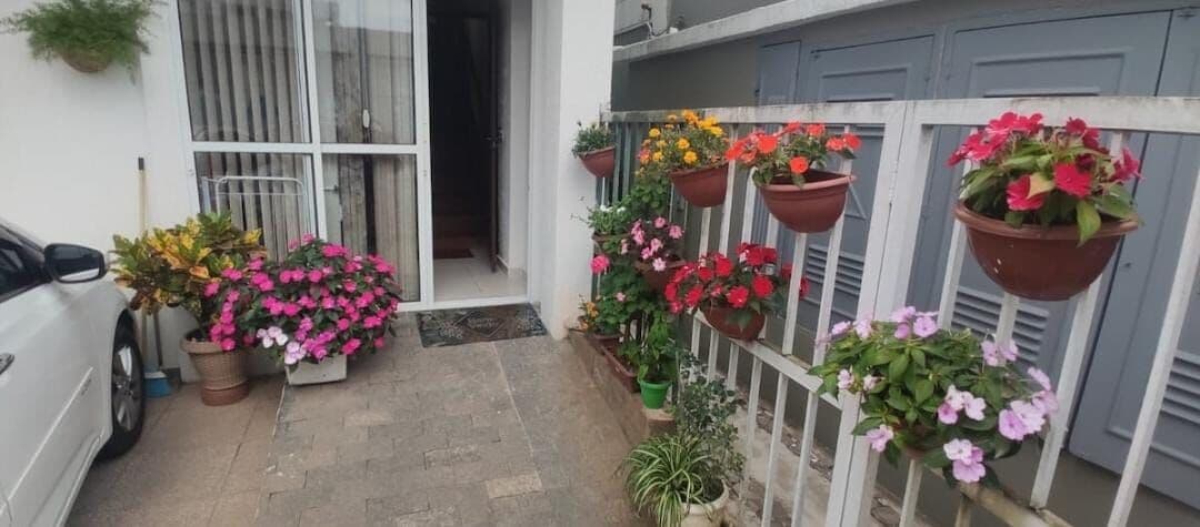 Casa-Sobrado com 3 dormitórios sendo 1 suíte- Enseada - Guarujá/SP