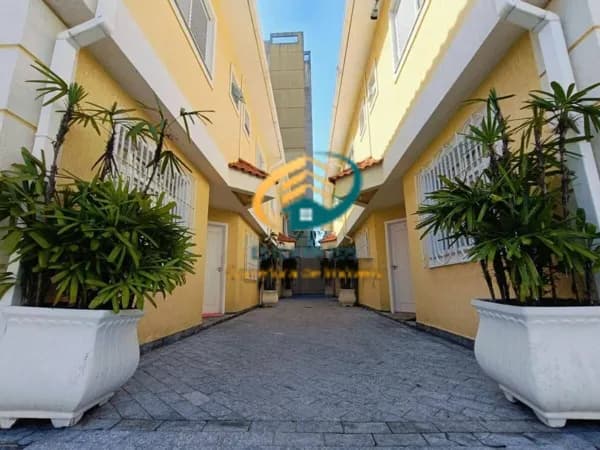 Casa-Sobrado 2 domitórios em condomínio fechado-Enseada-Guarujá/SP