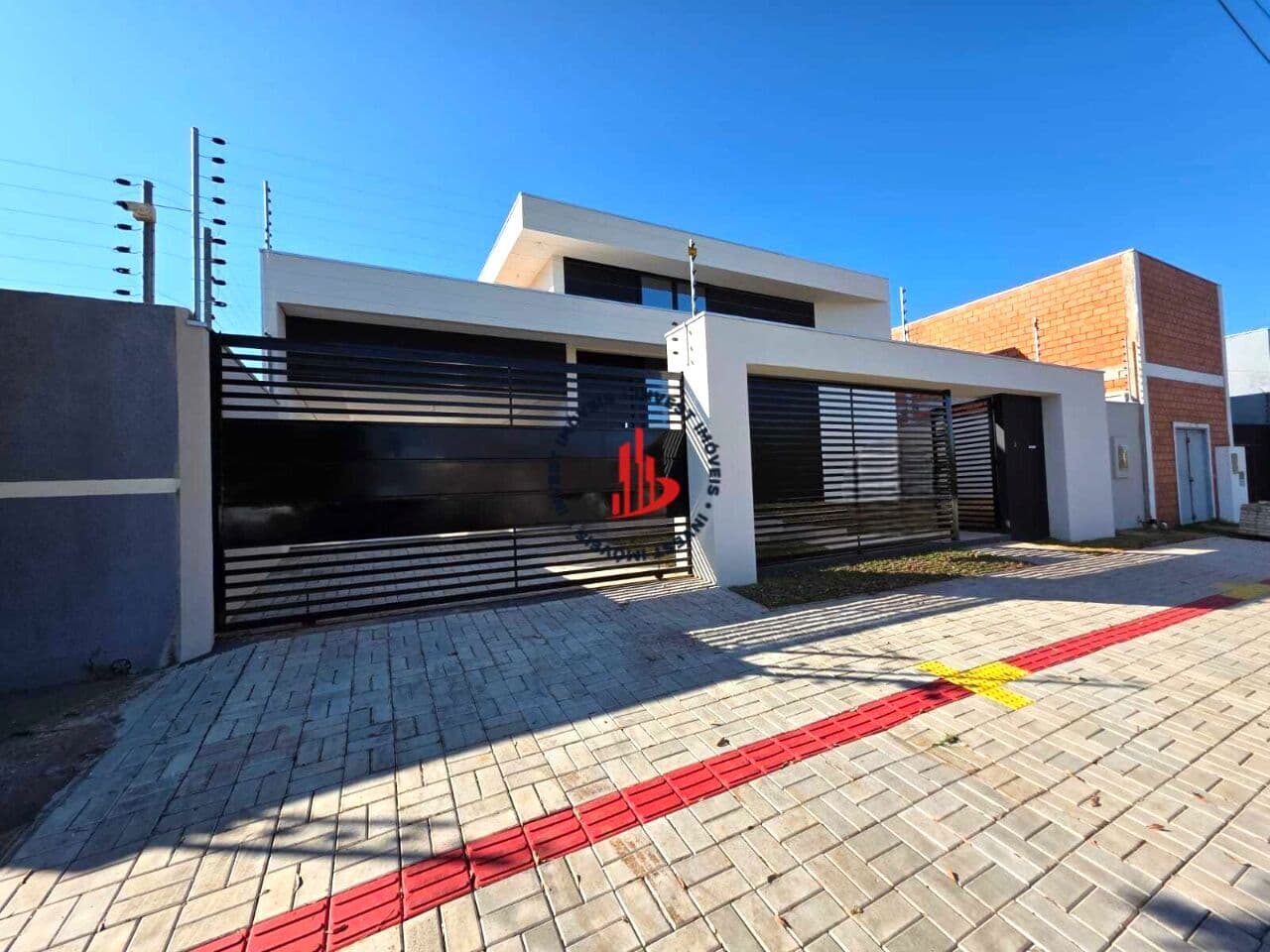 CASA ALTO PADRÃO COM 3 SUÍTES NA VILA AURORA