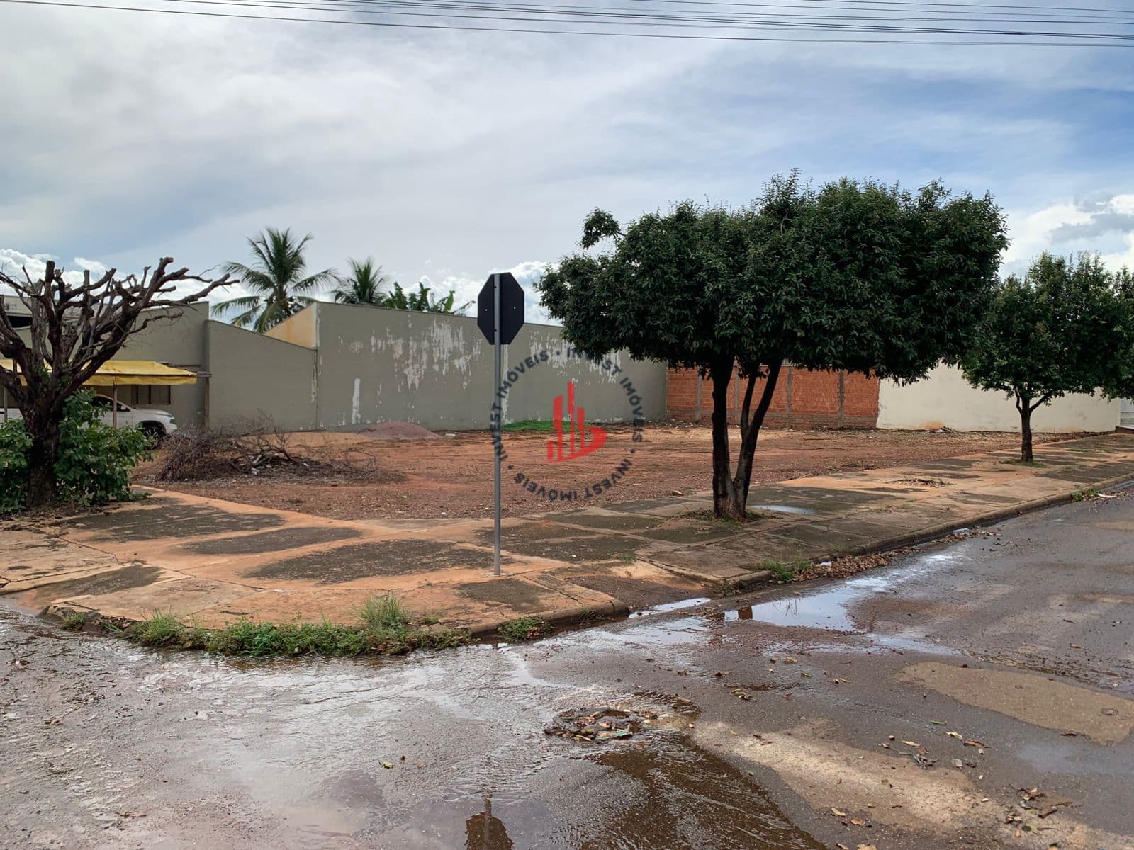 TERRENO À VENDA NO CIDADE ALTA .