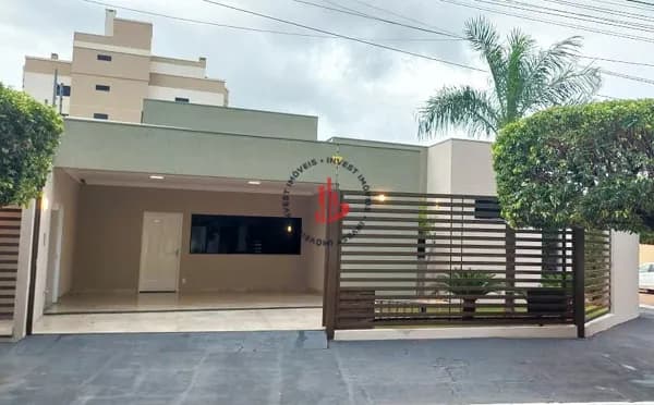 CASA ALTO PADRÃO NA AV. JÚLIO CAMPOS COM ENERGIA SOLAR