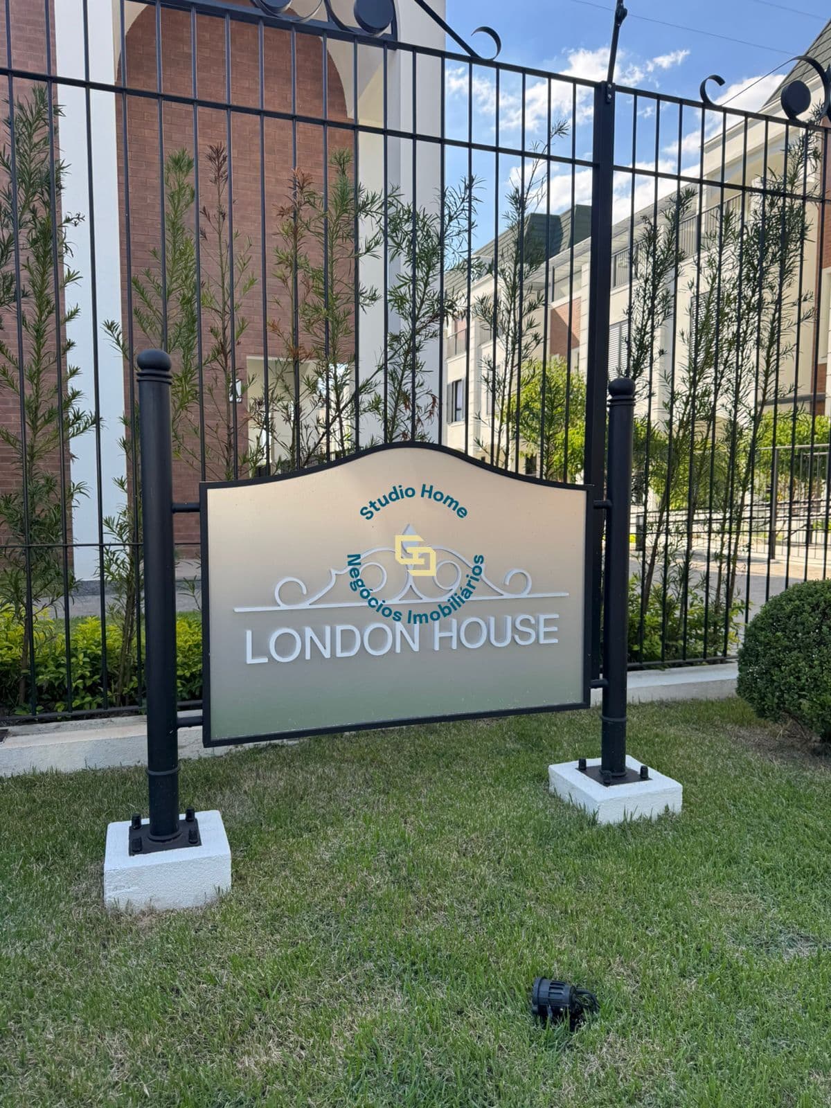 LONDON HOUSE