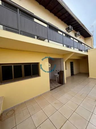 Sobrado e barracão à venda próximo ao Parque Ecológico de Araras!