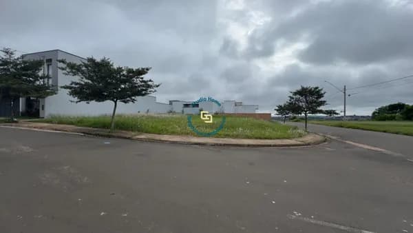 Terreno à venda no Villagio Samantha - Araras/SP