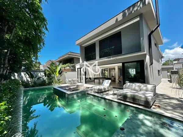 Casa Alto Padrão com 6 suítes À Venda