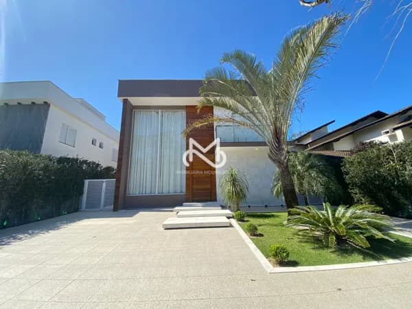 Casa de Alto Padrão no Módulo 22 da Riviera de São Lourenço.