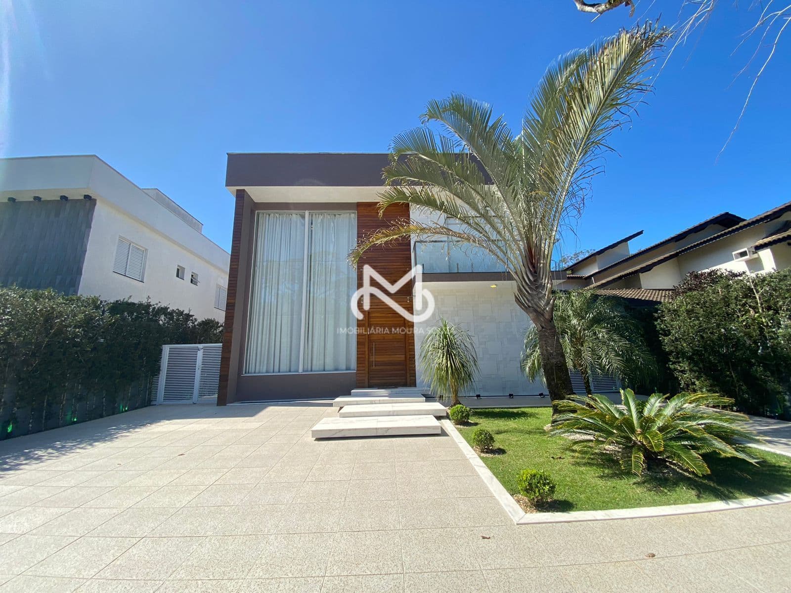 Casa de Alto Padrão no Módulo 22 da Riviera de São Lourenço.