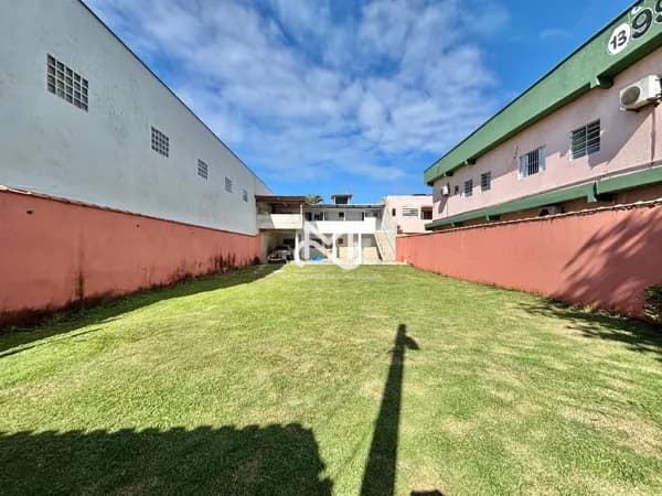 Terreno com edícula no Jardim Indaiá em Bertioga/SP