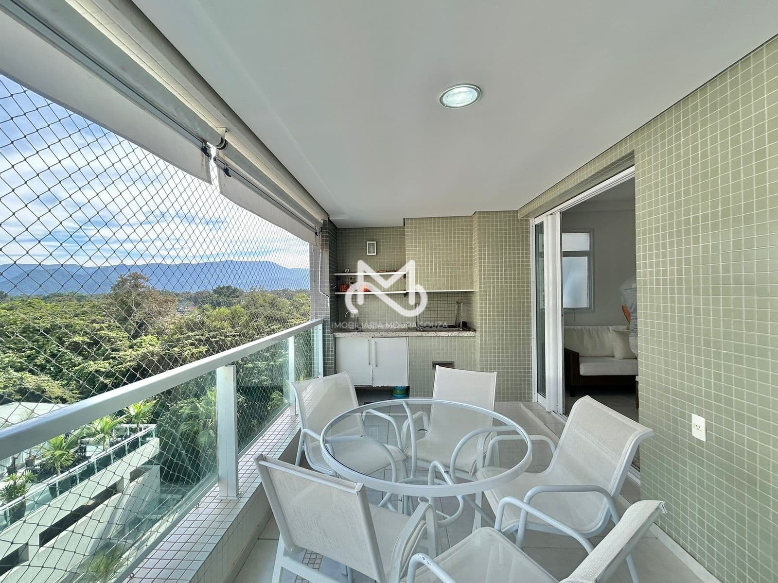 Apartamento de Alto Padrão em Módulo 08 da Riviera de São Lourenço.