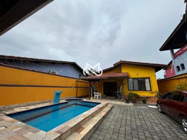 Casa à venda a 180m da praia no Jardim Rio da Praia