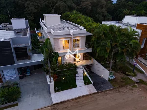 Casa de Alto Padrão à venda no Módulo 21 da Riviera de São Lourenço.