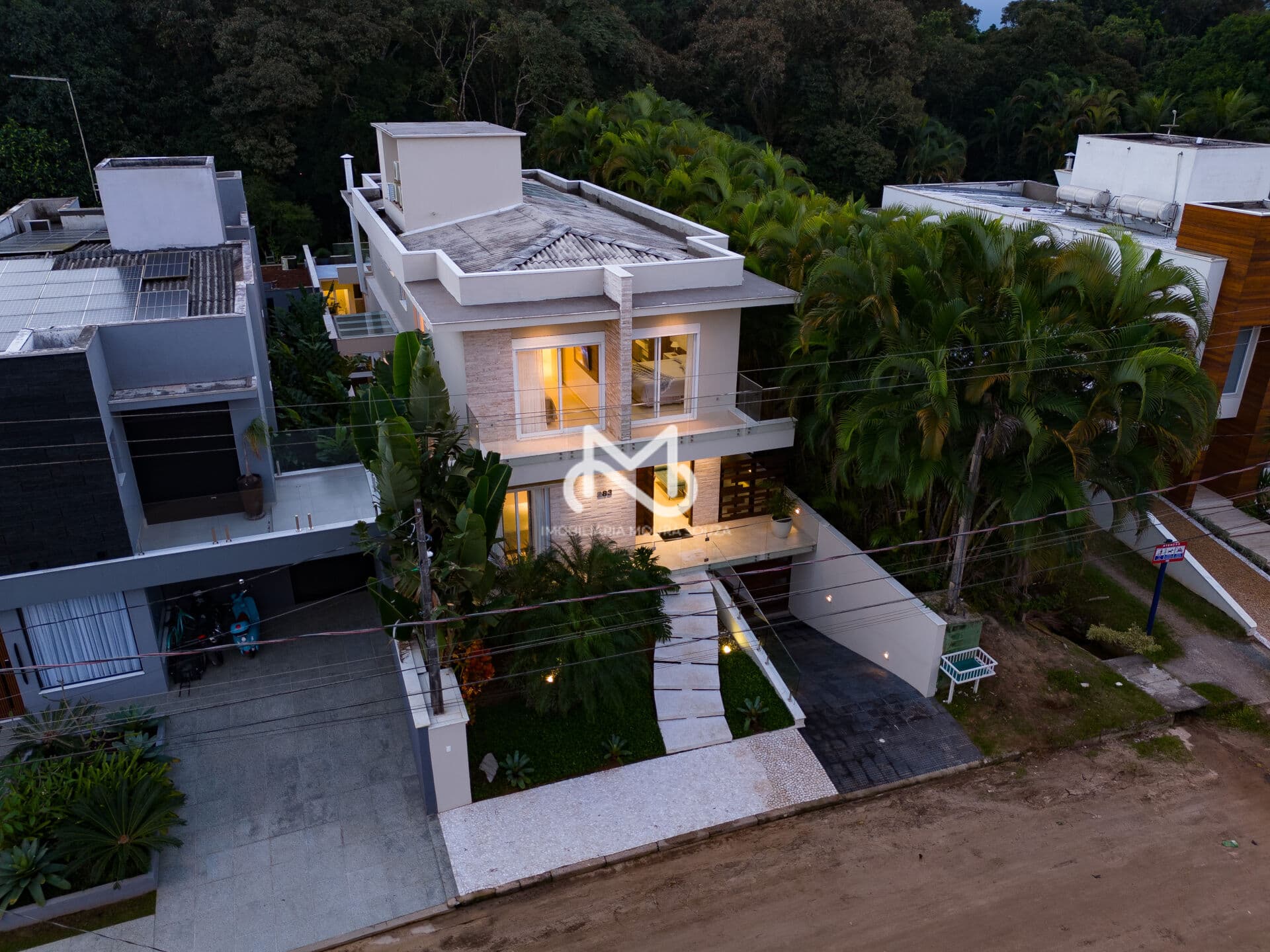 Casa de Alto Padrão à venda no Módulo 21 da Riviera de São Lourenço.