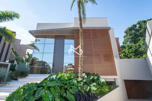 Casa de Alto Padrão à venda no Módulo 11 em Riviera de São Lourenço