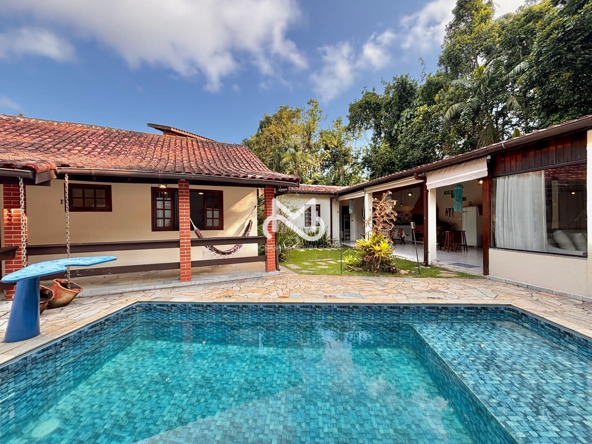 Casa a 500m da praia à venda no bairro Guaratuba em Bertioga