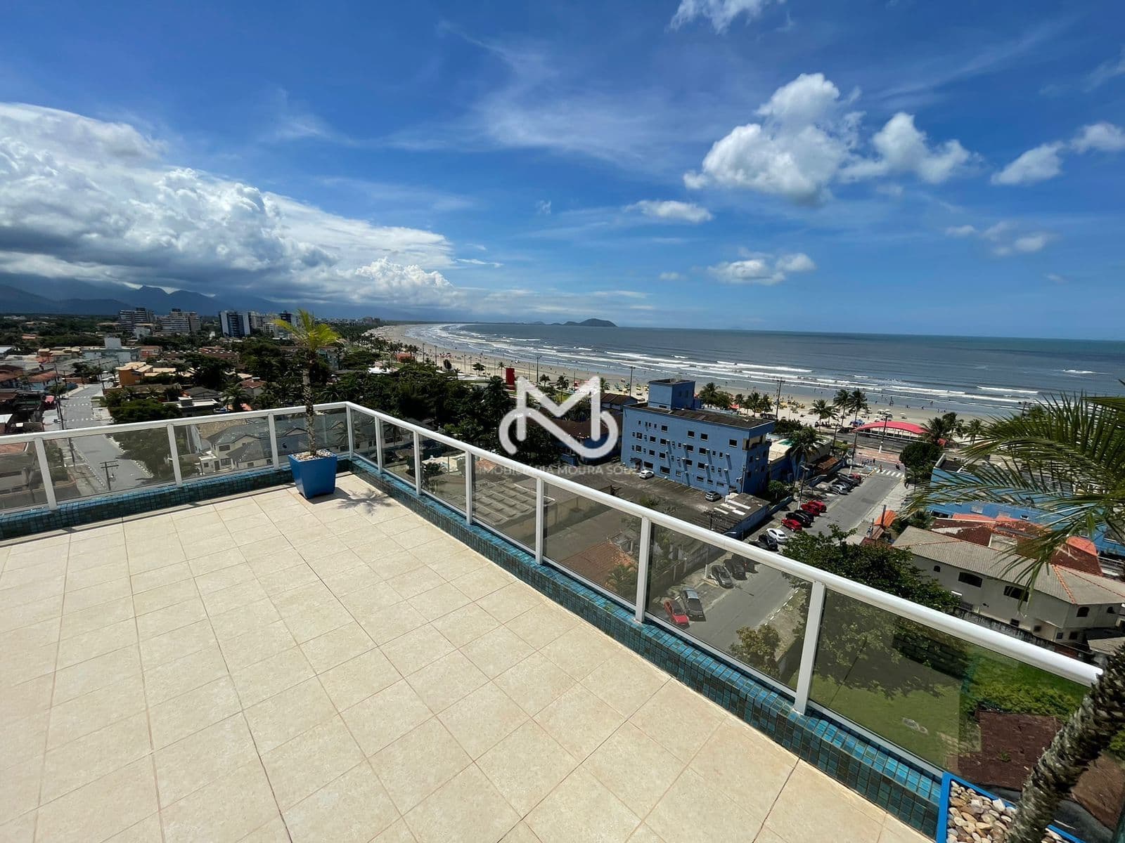 Cobertura com vista para o mar no Centro de Bertioga/SP